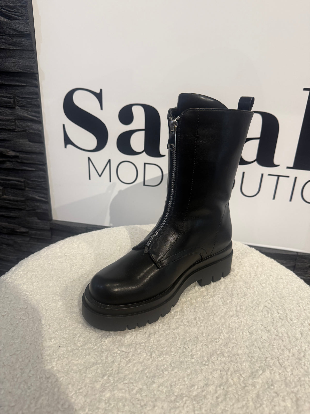 BOOTS SCHWARZ