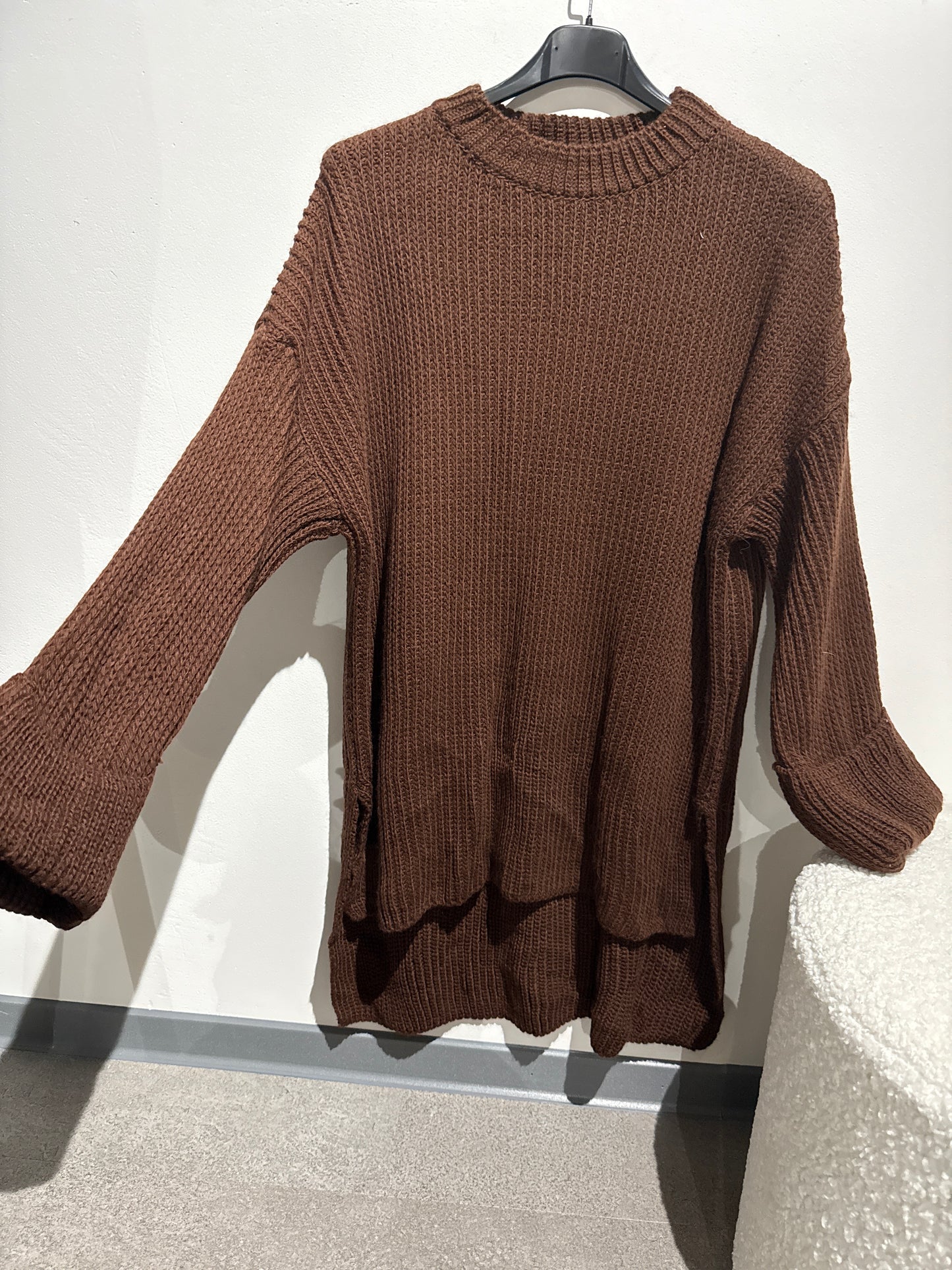 Schlitzpulli-1596- dunkelbraun