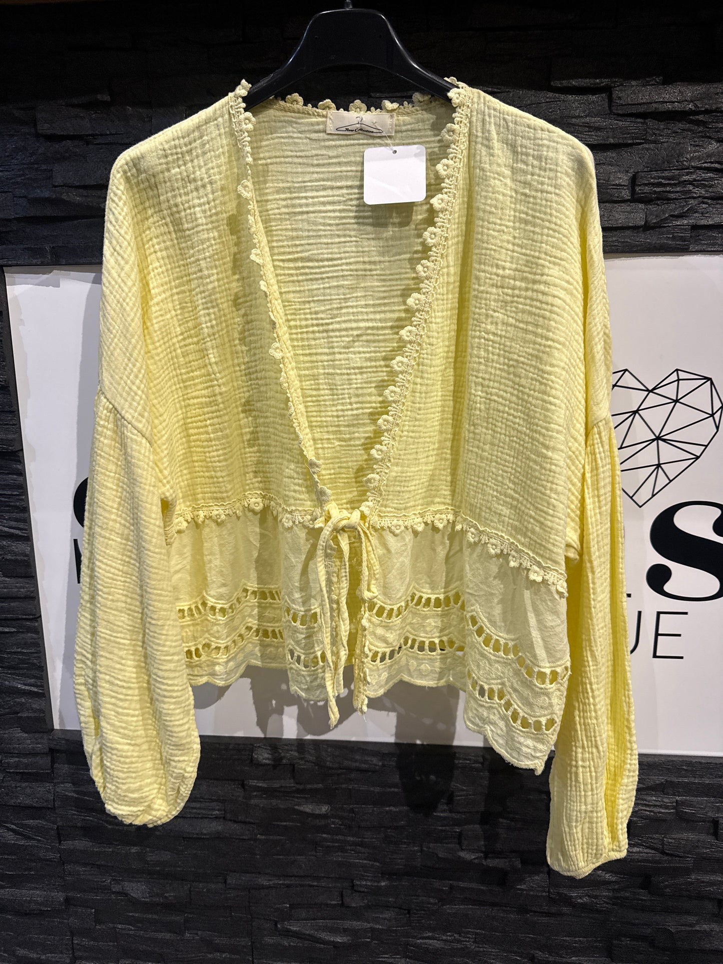 MUSSELINBLUSE MIT SPITZE -1222- GELB - Sarahs Modeboutique