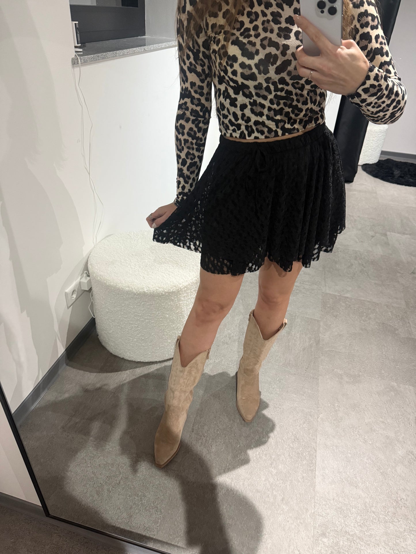 HOSENROCK AUS SPITZE SCHWARZ -6892- - Sarahs Modeboutique