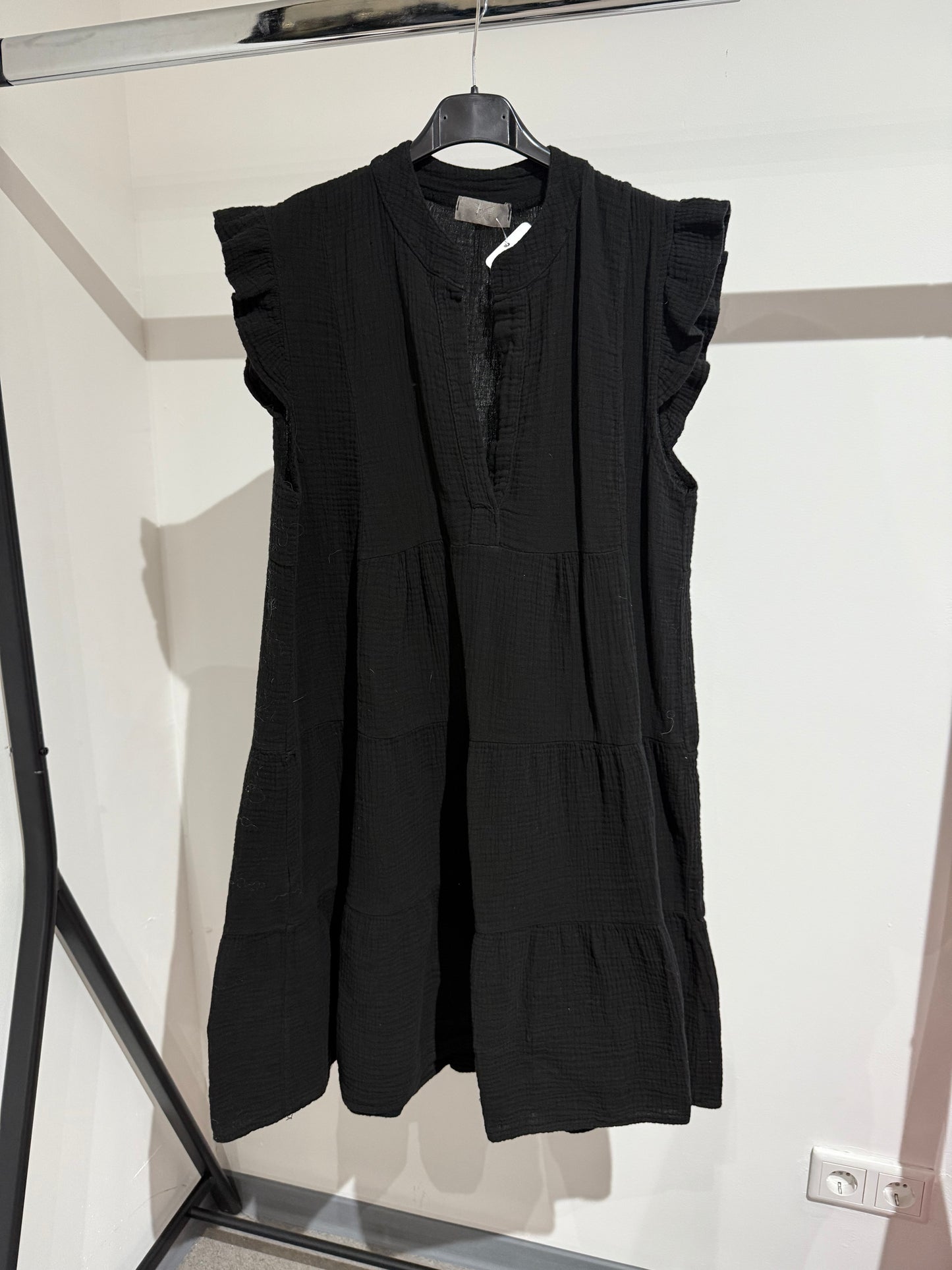 MUSSELINKLEID MIT RÜSCHEN -1463- SCHWARZ - Sarahs Modeboutique