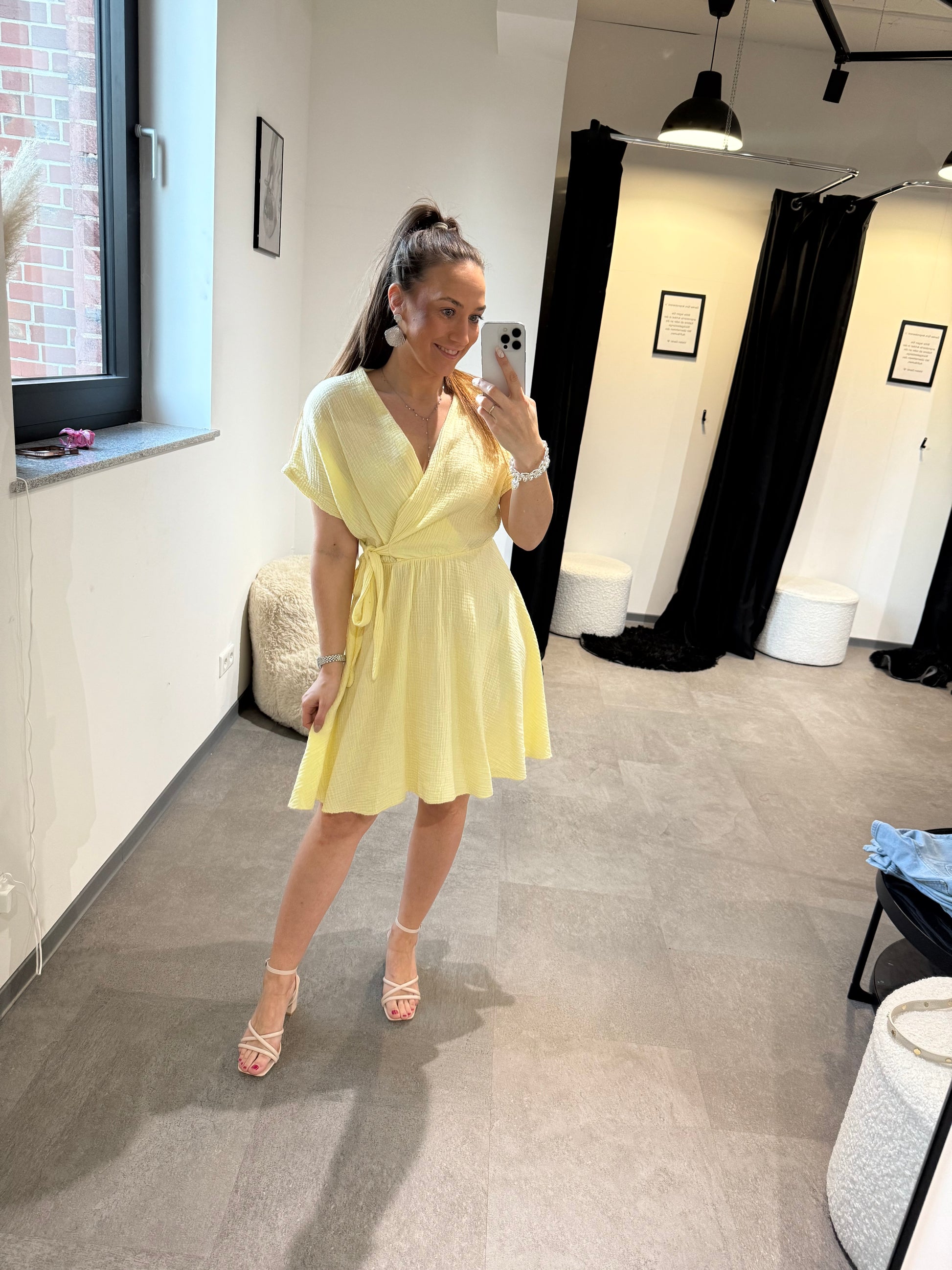 MUSSELINKLEID MIT SCHLEIFE -1464- YELLOW - Sarahs Modeboutique