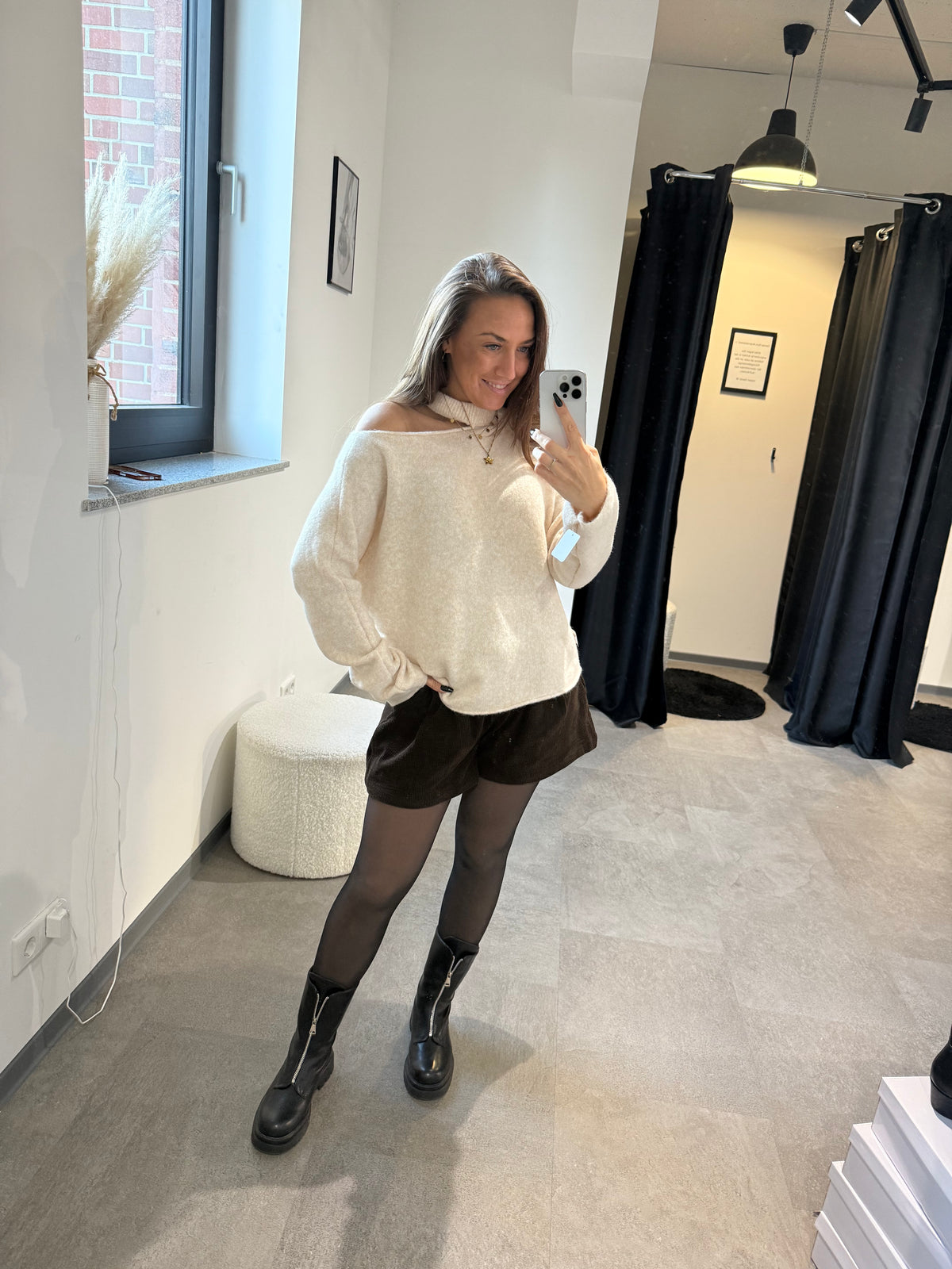 PULLOVER MIT CUT-OUT -9013- CREME - Sarahs Modeboutique