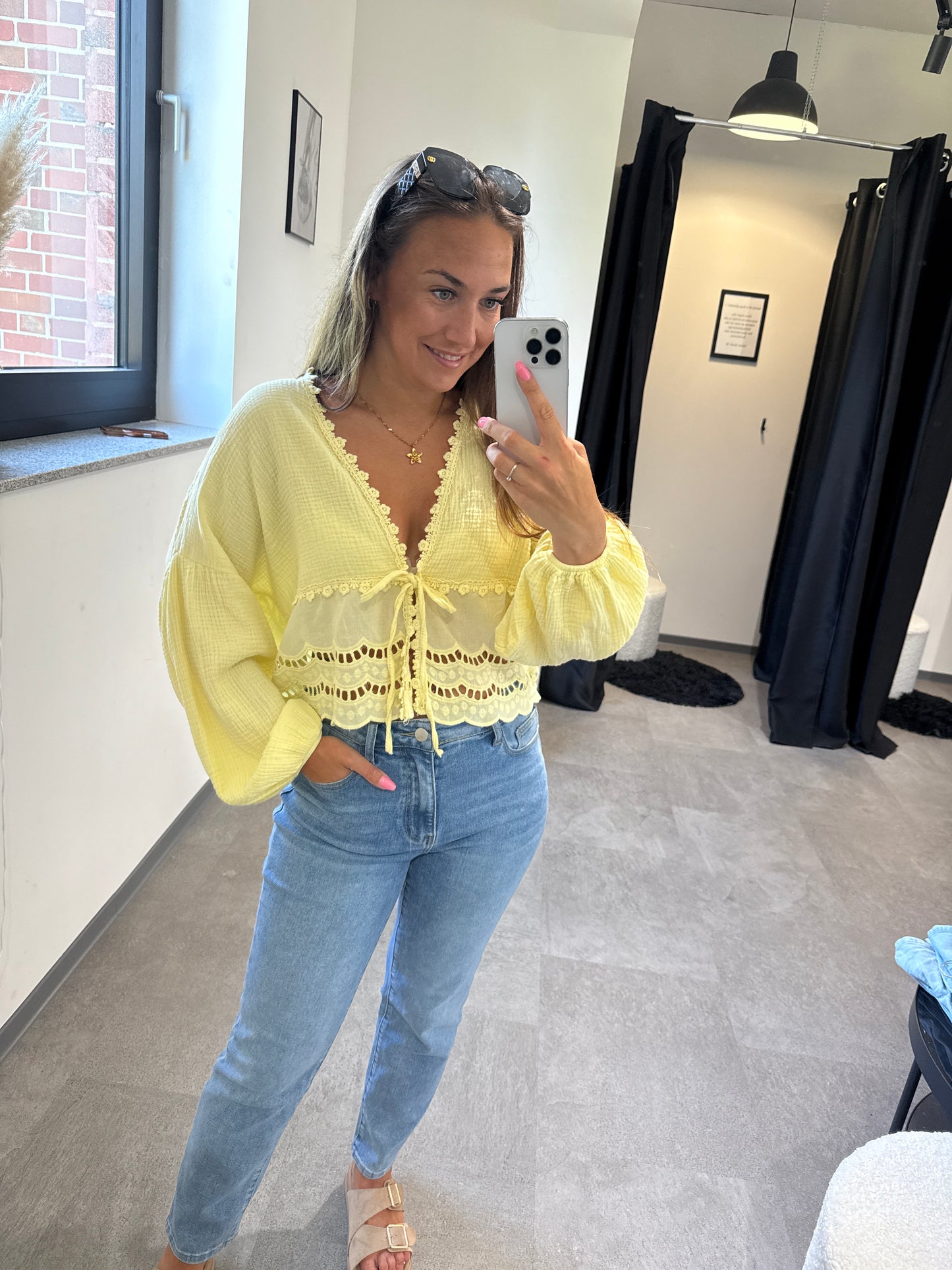 MUSSELINBLUSE MIT SPITZE -1222- GELB