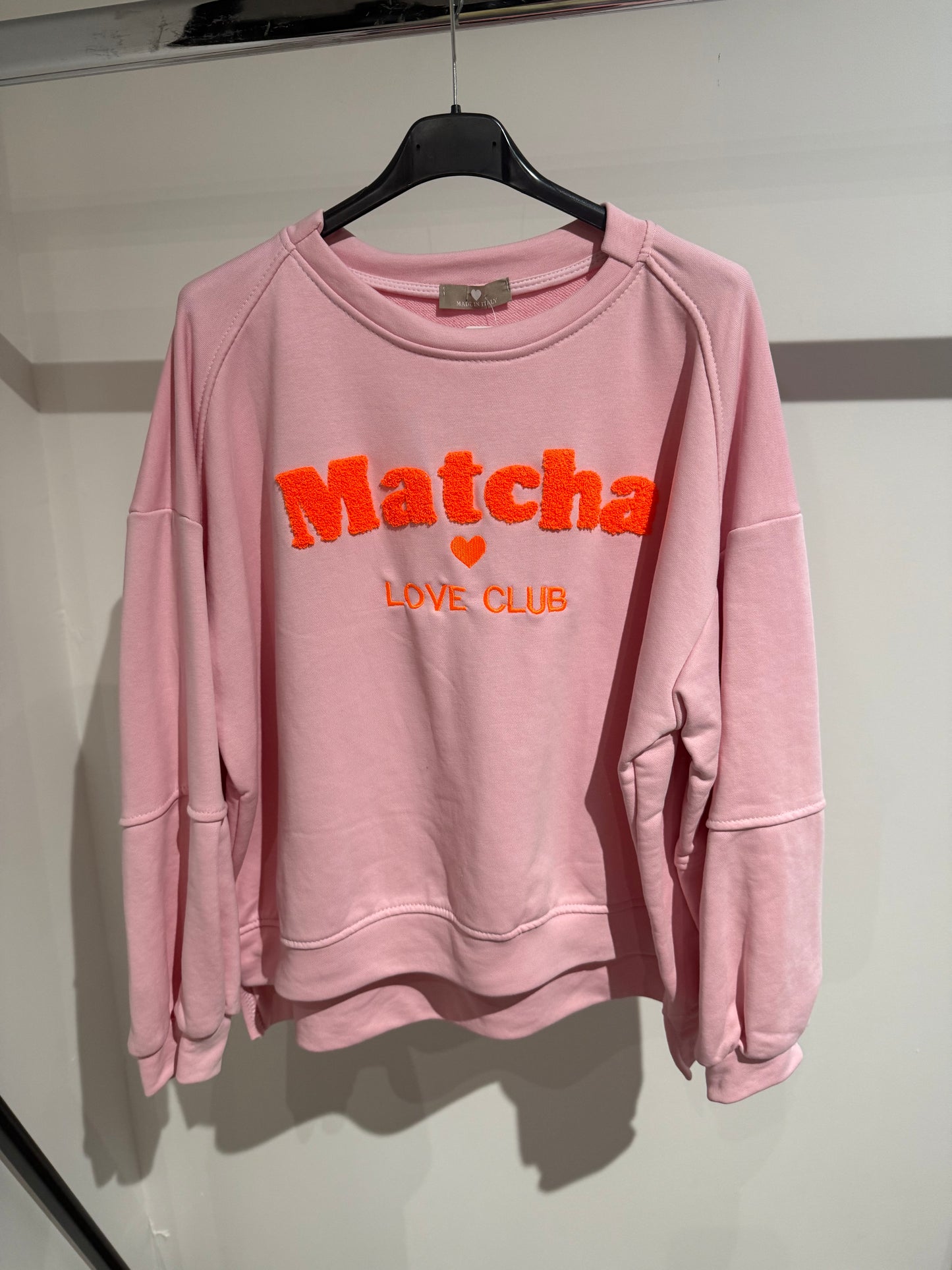 SWEATER MATCHA LOVE CLUB -3339- ROSA - Sarahs Modeboutique