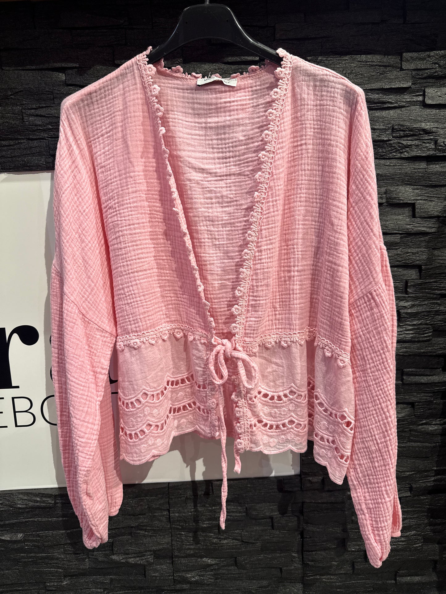 MUSSELINBLUSE MIT SPITZE -1222- ROSA - Sarahs Modeboutique