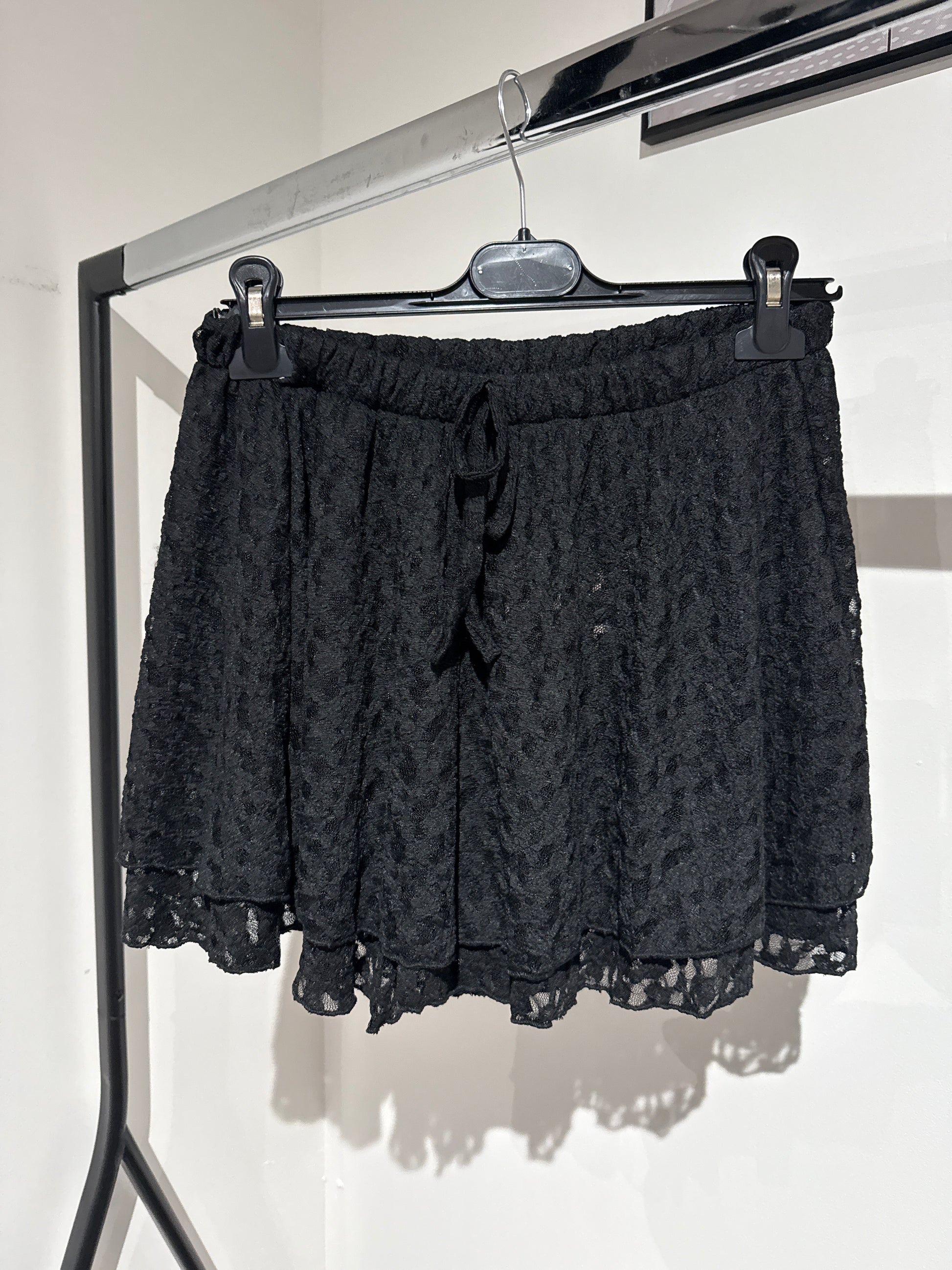 HOSENROCK AUS SPITZE SCHWARZ -6892- - Sarahs Modeboutique