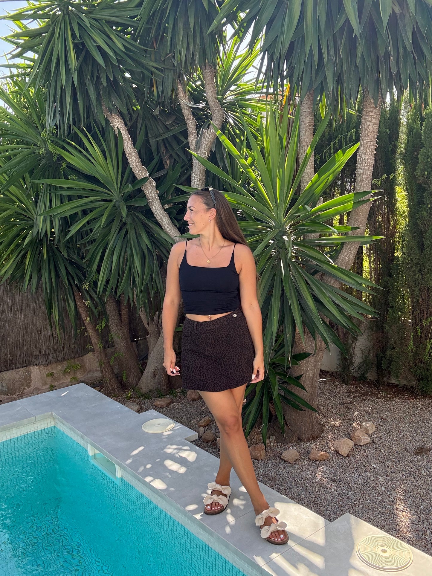 BASIC TOP RÜCKENAUSSCHNITT -9899- SCHWARZ - Sarahs Modeboutique