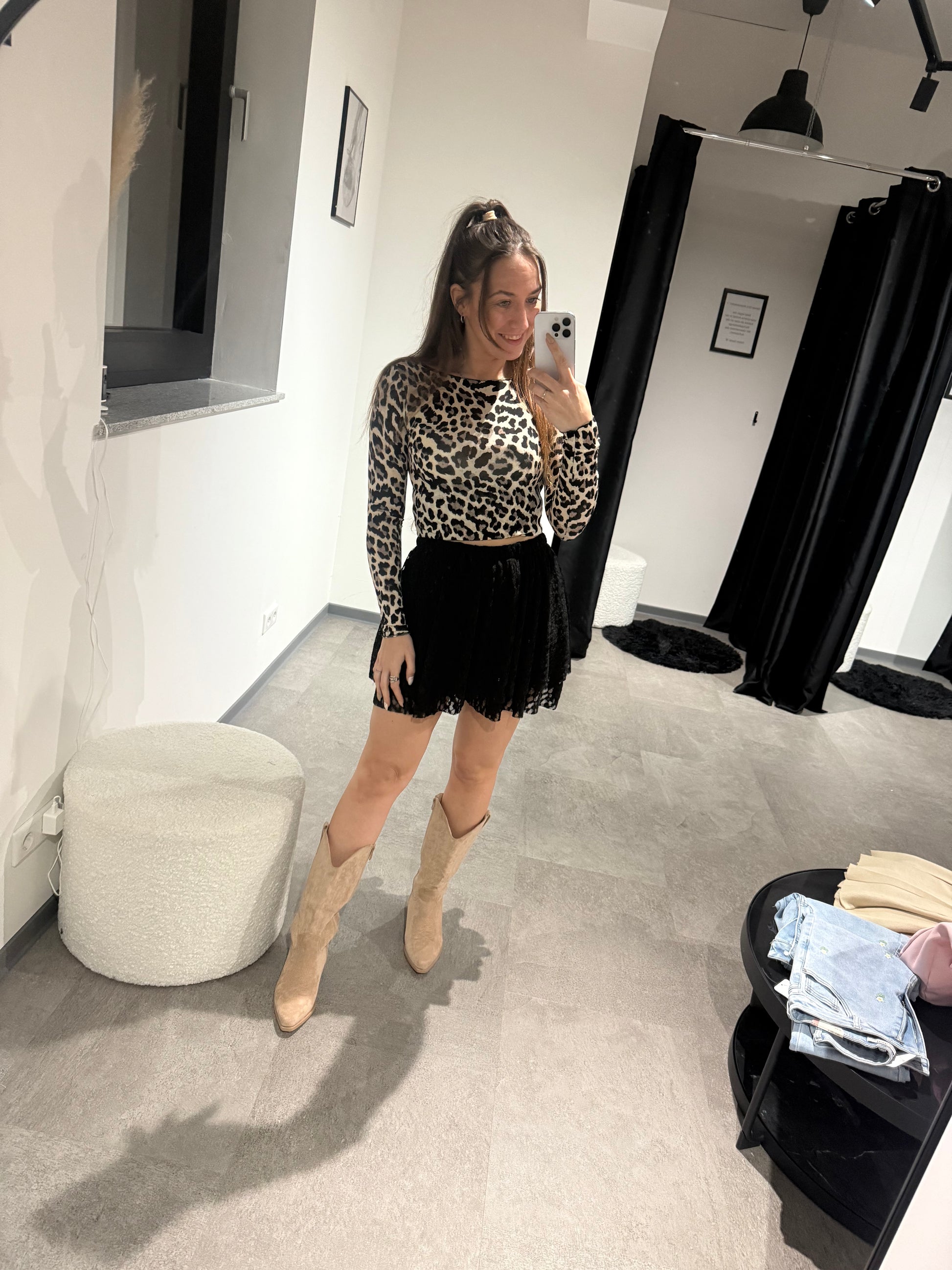 HOSENROCK AUS SPITZE SCHWARZ -6892- - Sarahs Modeboutique
