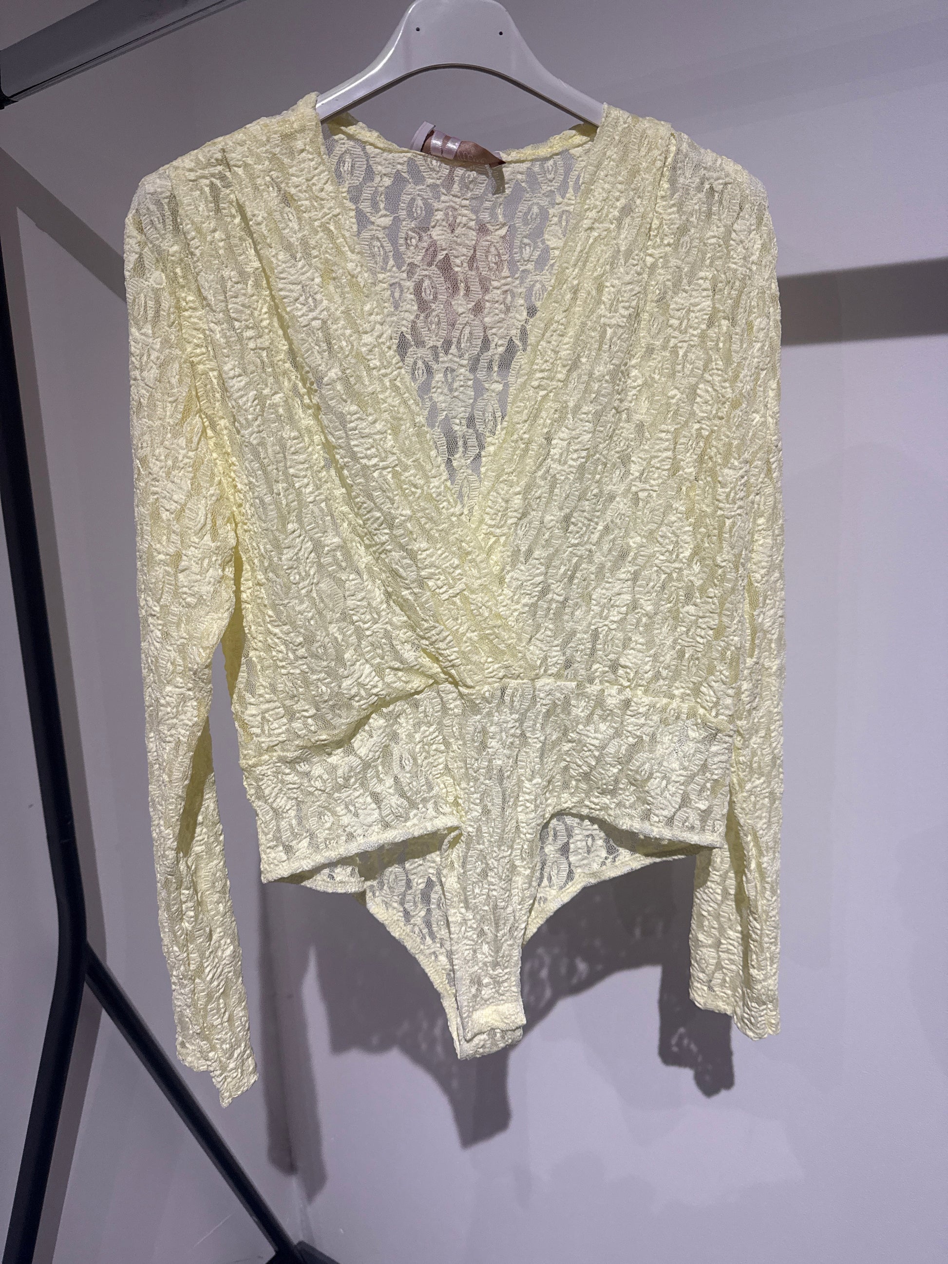 BODY SPITZE GELB -6888- - Sarahs Modeboutique