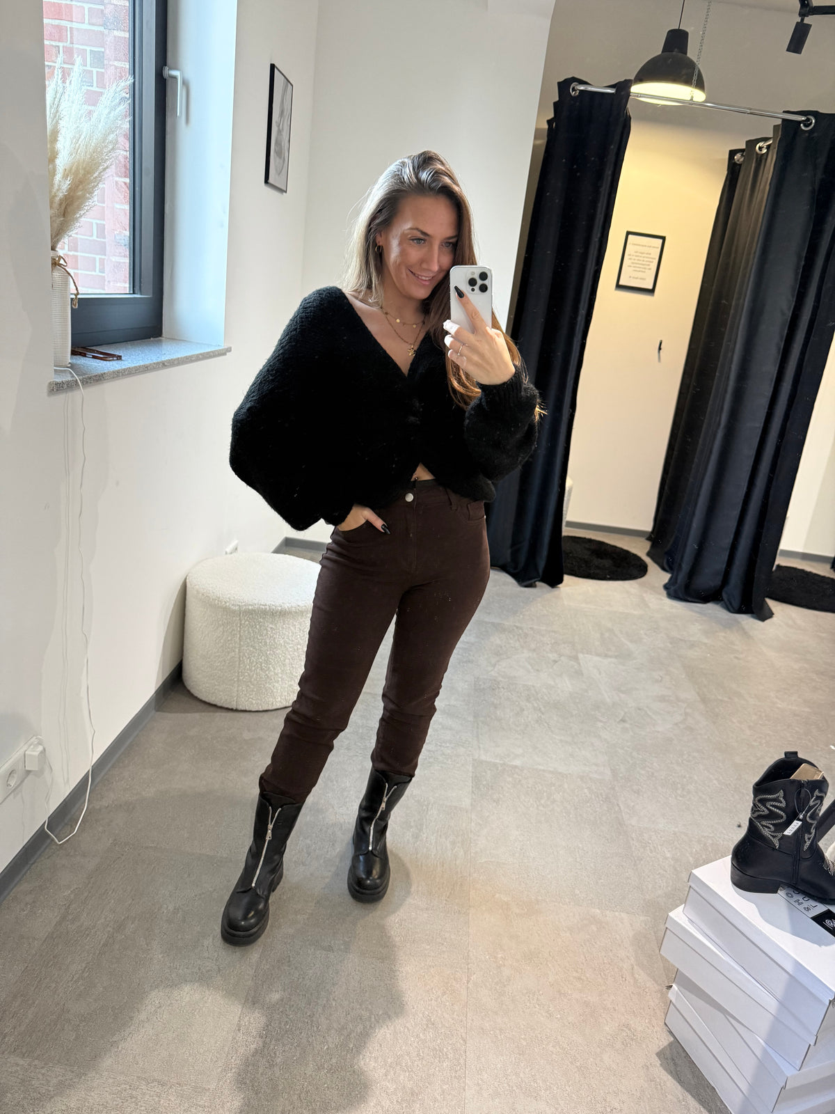 PULLOVER MIT KNOTEN -9008- SCHWARZ - Sarahs Modeboutique