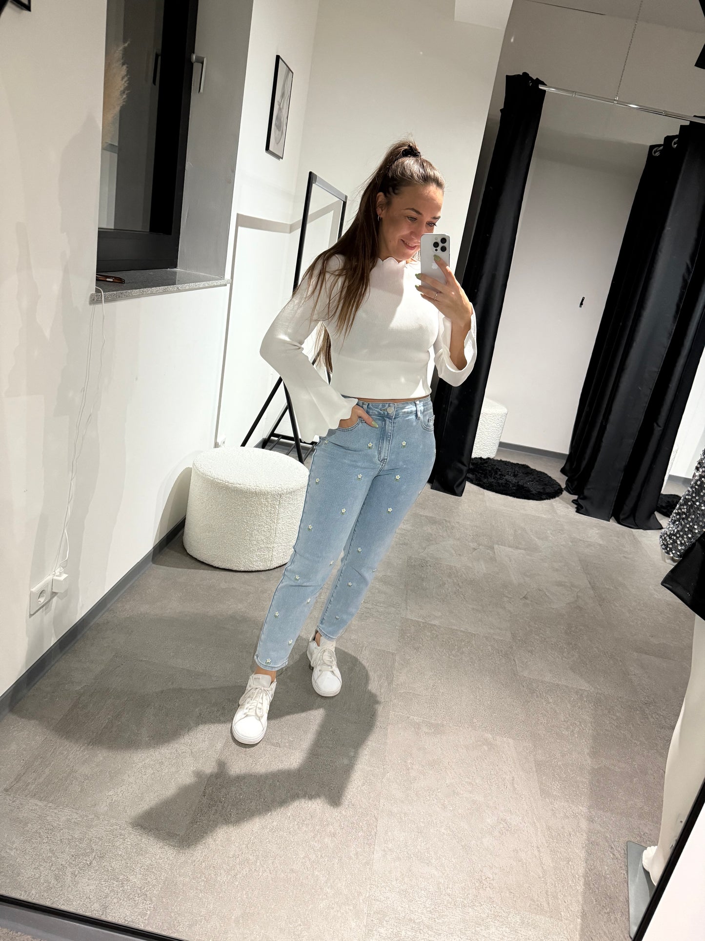 Basicshirt mit Trompetenärmel -6779- weiß - Sarahs Modeboutique