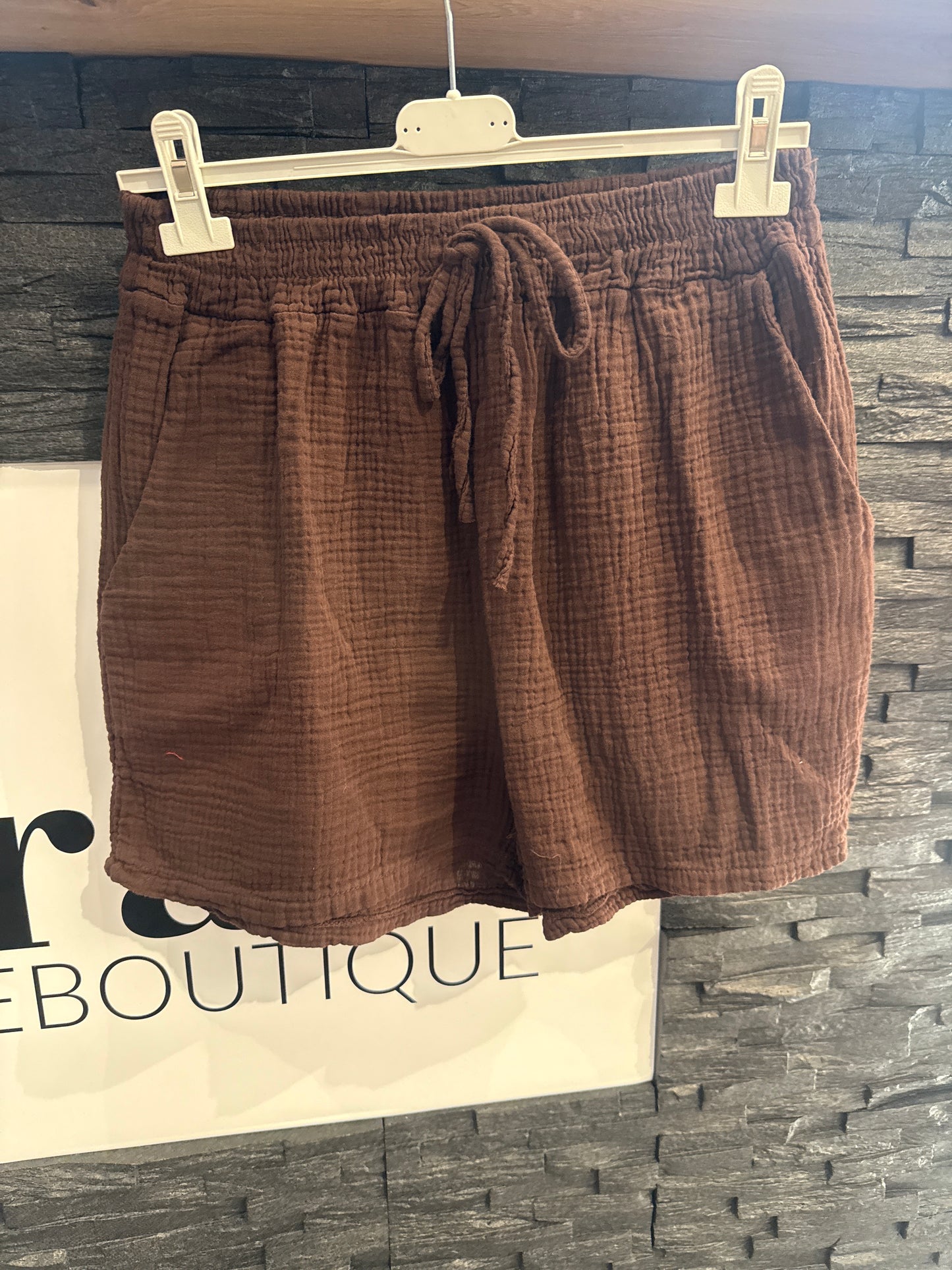 MUSSELINSHORTS -1911- BRAUN
