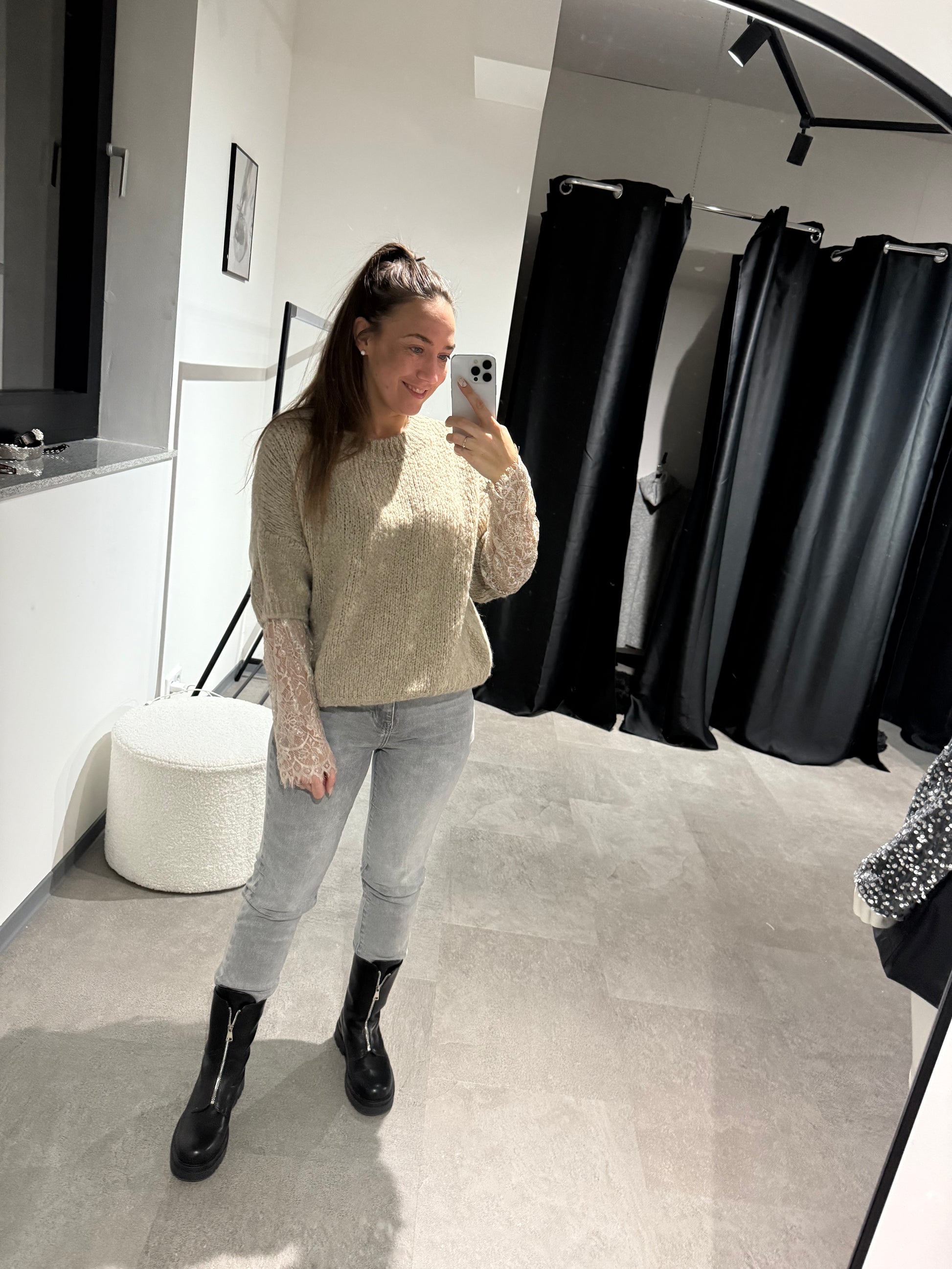 Pulli mit Spitzenärmeln -3451- beige - Sarahs Modeboutique